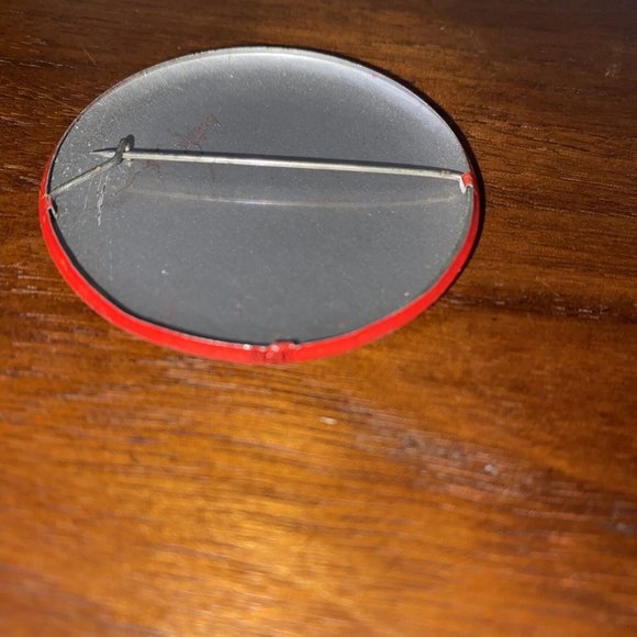 Vintage Topps Batty Button Pin 70s Red Round Trophy You Win Me - Picture 5 of 5